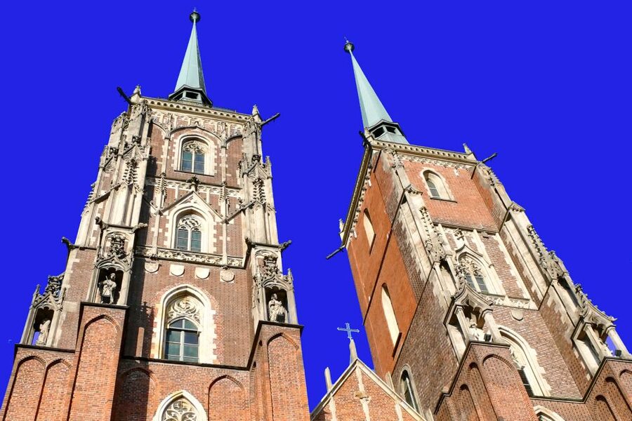 Wroclaw: Private Old Town Guided Walking Tour (2 hours) - Price and value: $164 per private group up to 9