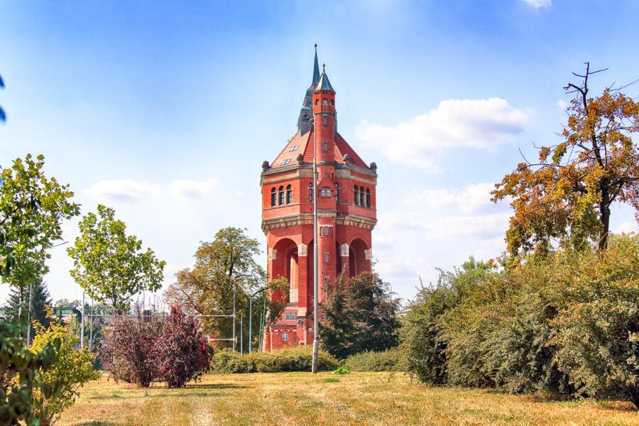 Wroclaw: Private Old Town Guided Walking Tour (2 hours) - Hala Targowa and Fontanna Szermierza: the daily-life stops you might miss