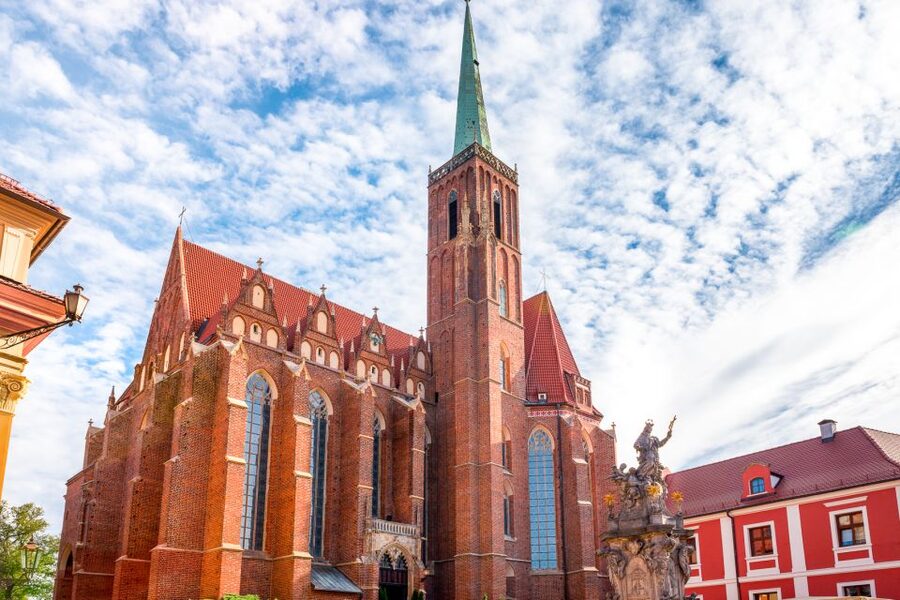 Wroclaw: Private Old Town Guided Walking Tour (2 hours) - Tumski Bridge to Ostrów Tumski: Cathedral Island feels like a different city