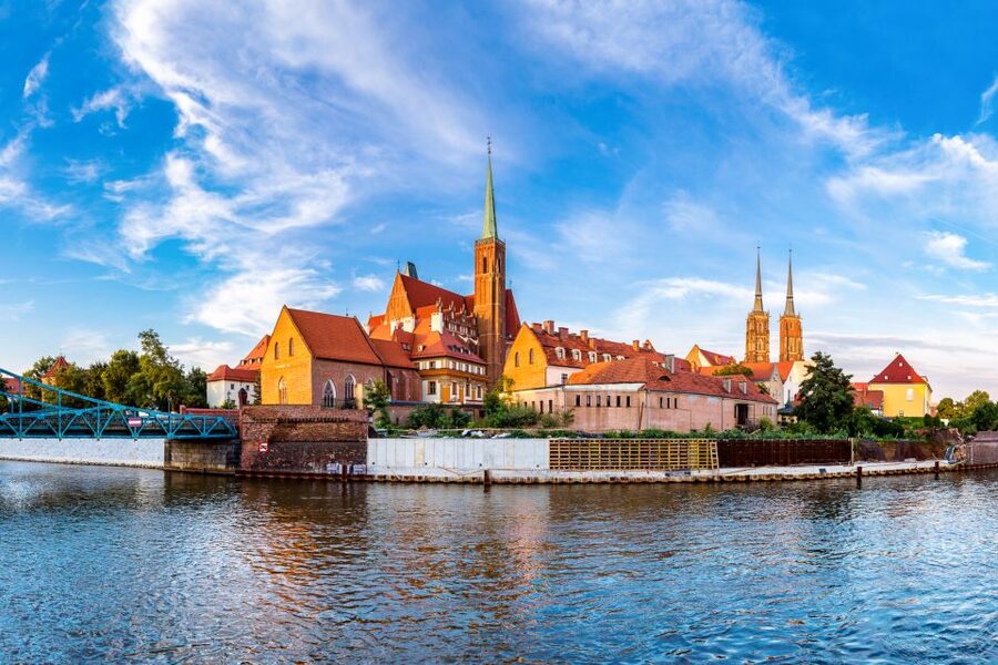 Wroclaw: Private Old Town Guided Walking Tour (2 hours) - Bulwar Xawerego Dunikowskiego: the break that turns sightseeing into a pause