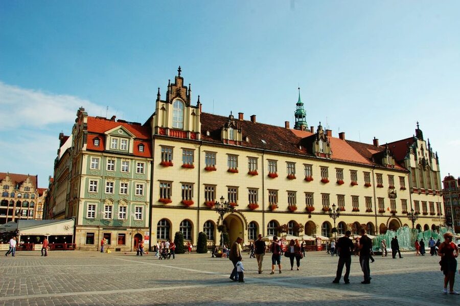 Wroclaw Private Old Town Guided Walking Tour - The dwarf trail: the easiest memorable photo in Wroclaw