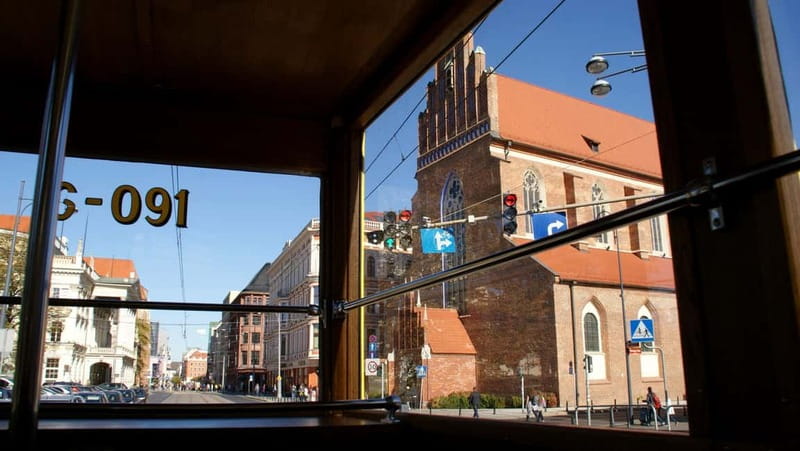 Wroclaw: Private Tour by smal Historic Tram 1,5h 13-16 seats - Who should book this Wrocław private historic tram tour