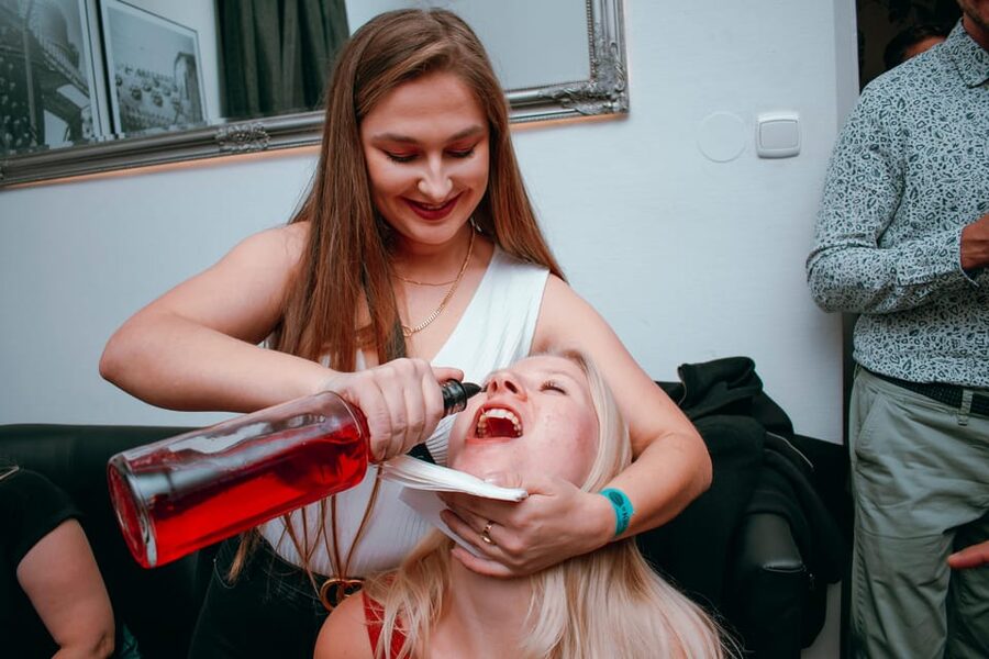 Wroclaw: Pub Crawl with Unlimited Drinks and VIP Club Entry - First Stop: Lewitacja’s Hour of Unlimited Drinks
