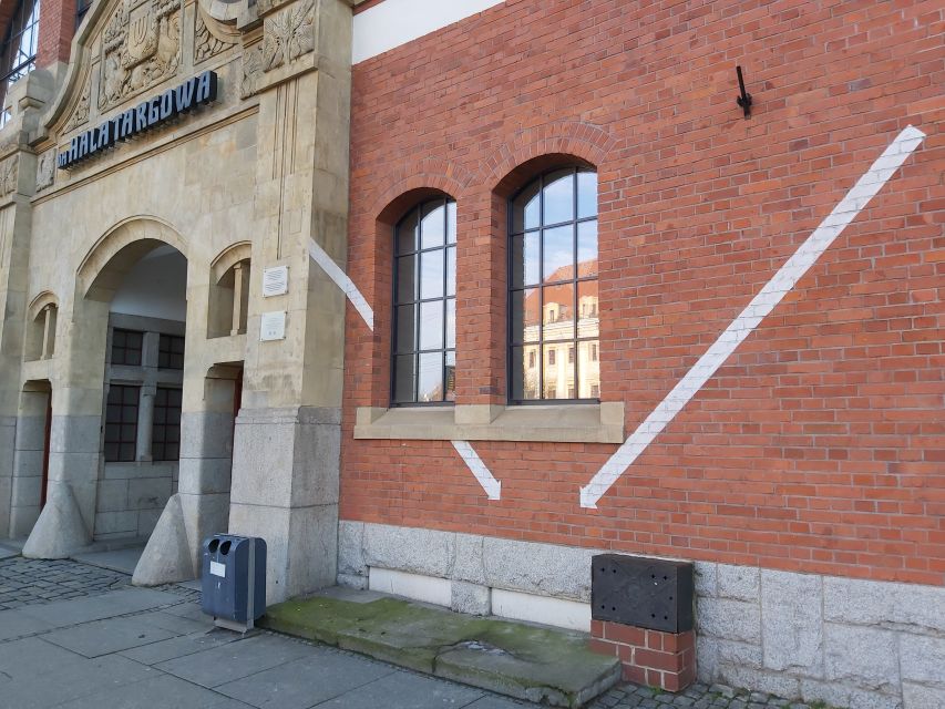 Wroclaw: Third Reich and World War Two Historical Tour - Former Gestapo building and Wolności Square: power made visible