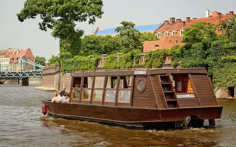 Wroclaw: Ticket for Old Town Christmas Cruise by Heated Ship - Christmas Decor And Music That Actually Change The Mood