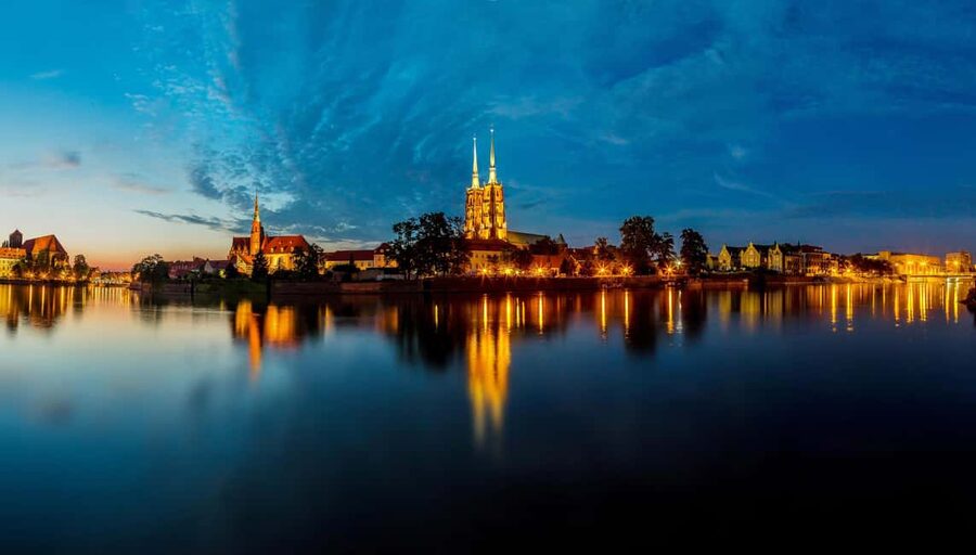Wroclaw: Ticket for Old Town Christmas Cruise by Heated Ship - Who This Cruise Fits Best In Winter