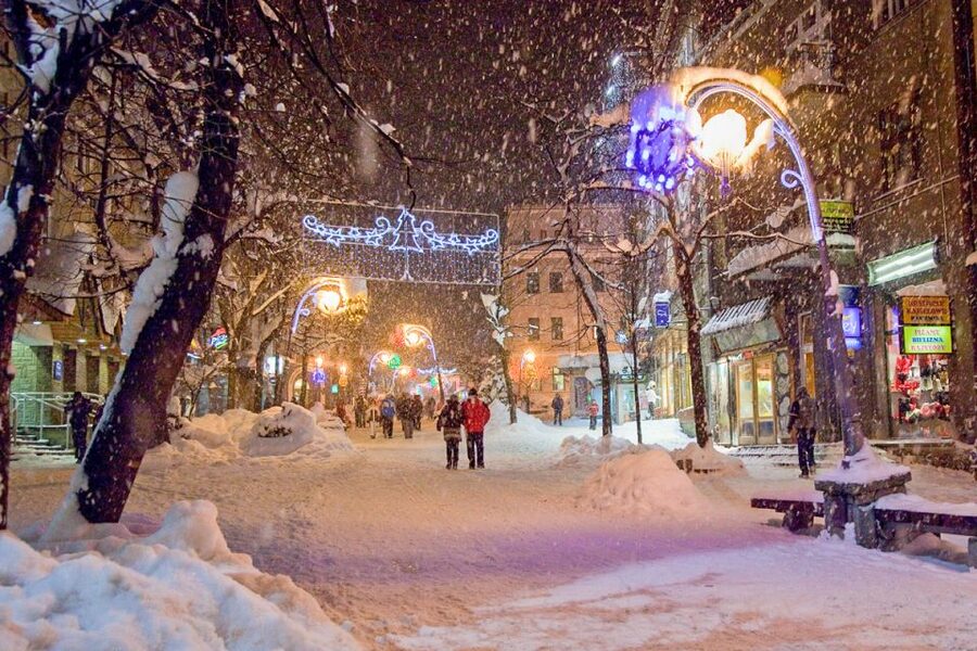 Zakopane and Chocholow Thermal Baths Tour from Krakow - Krupówki Street Shopping: Souvenirs, Snacks, and a Little Sensible Strategy