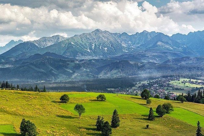 Zakopane Funicular Hill & Thermal Springs regular tour - What the guides and drivers contribute, and why it matters
