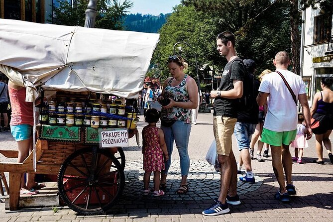 Zakopane Guided Tour or Thermal Baths with Transfer from Krakow - Stop in Chochołów: Wooden Houses and a Twice-a-Year Tradition