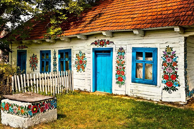 ZALIPIE - painted village, unique PRIVATE tour from Krakow - Ukwiecona Zagroda Danuty and Trendy z Przeszlosci: two house-and-garden scenes