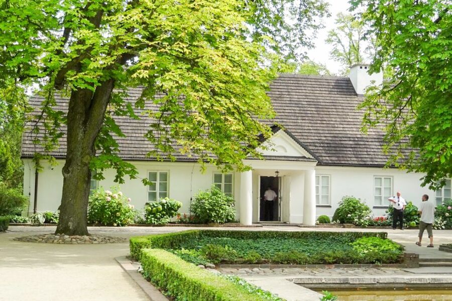 Zelazowa Wola: Frederic Chopin Half-Day Private Tour - Your Private Guide: What You Can Expect in a 4-Hour Day